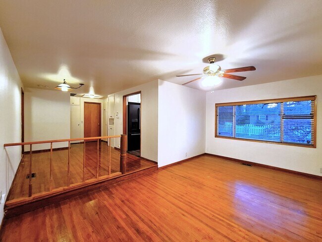 Foto del edificio - 5-Bedroom Home in NE Portland