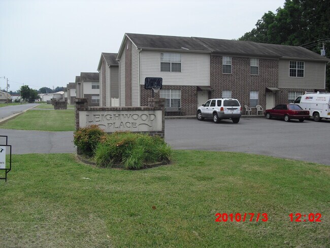 Building Photo - 68 Oak Grove Cir