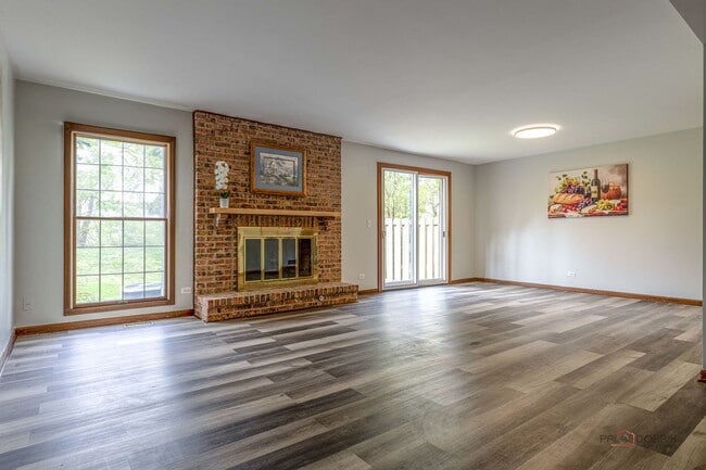 Building Photo - 851 Sutton Ct