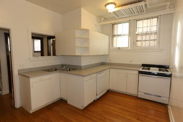 Building Photo - 819 W Waveland Ave