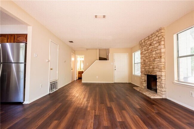Foto del edificio - 9000 Mountain Ridge Dr