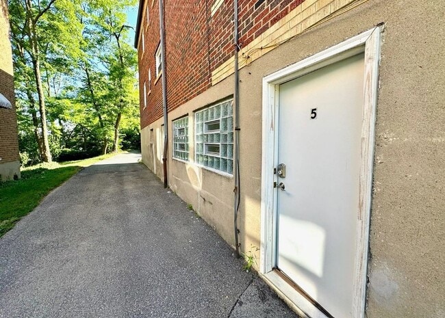 Foto del edificio - 526 Riddle Crest Ln