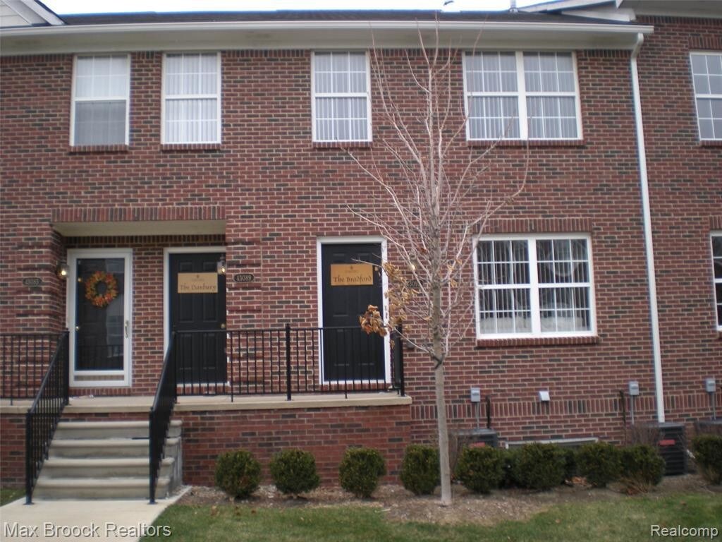 Primary Photo - 43037 Burlington Dr