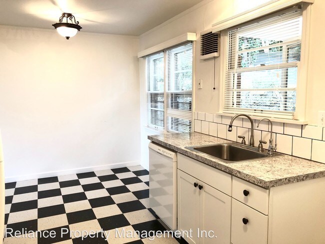 Foto del edificio - 210-240 SE Gilham Ave