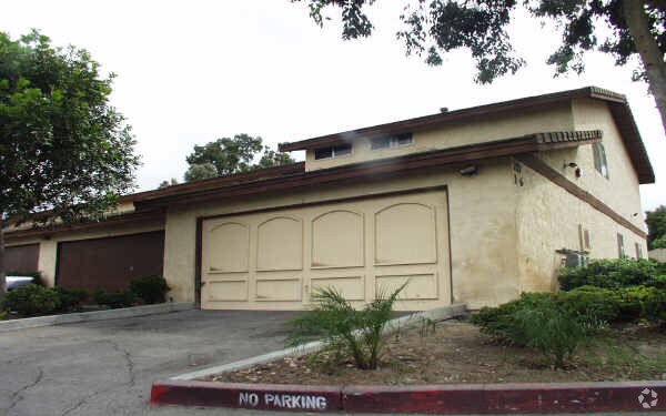 Foto del edificio - Village California