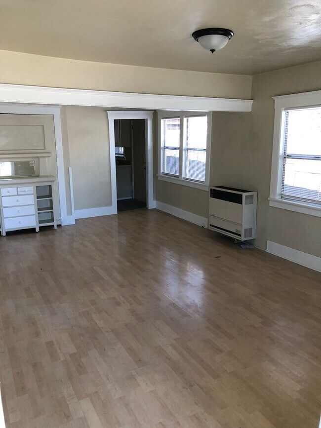 Foto del edificio - 1381-1385 Raymond Ave