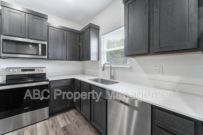 Building Photo - 955 S Benchmark Ln