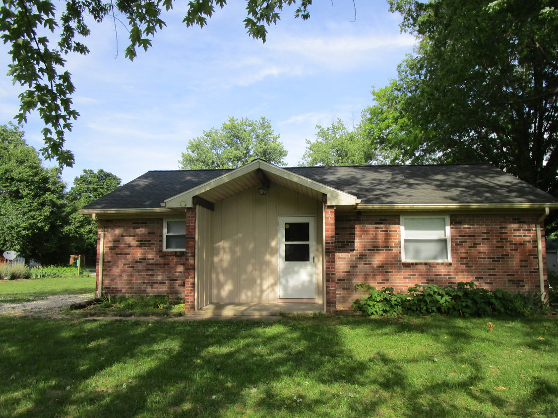 220's Private Entrance - 220 Loren Dr