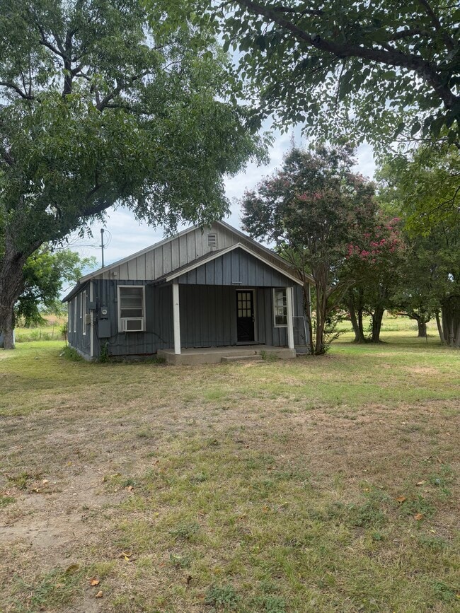 Building Photo - 3495 Country Club Rd