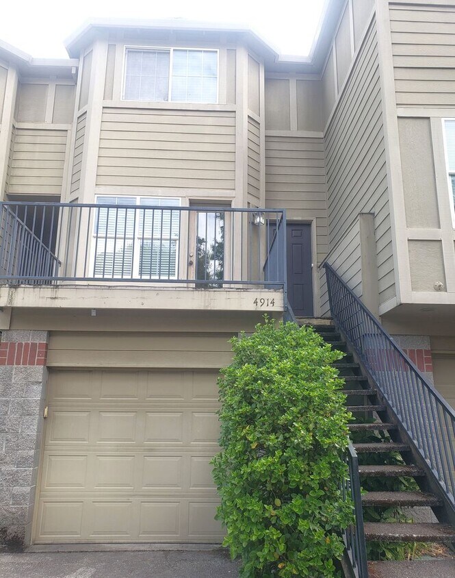 Primary Photo - Large 3-bed Townhouse in Terwilliger South