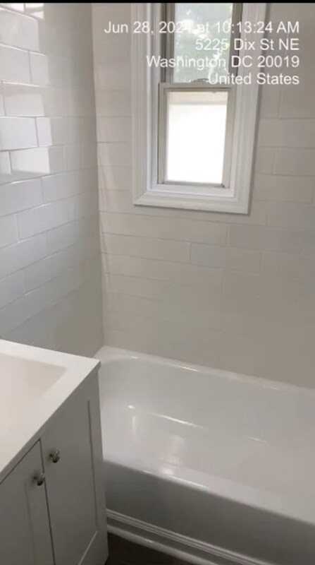 Foto del edificio - 5225 Dix St NE