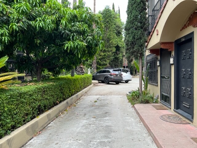 Foto del edificio - 1626 N Serrano Ave
