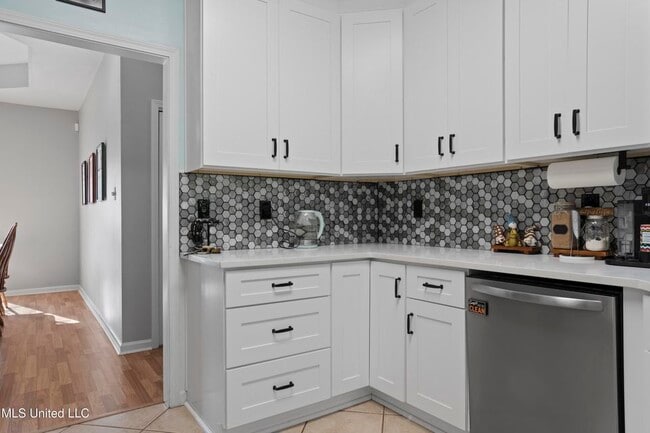 Building Photo - 6507 Shoshonee Dr