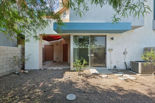 Building Photo - 2 Bed / 2.5 Bath Palermo Townhome