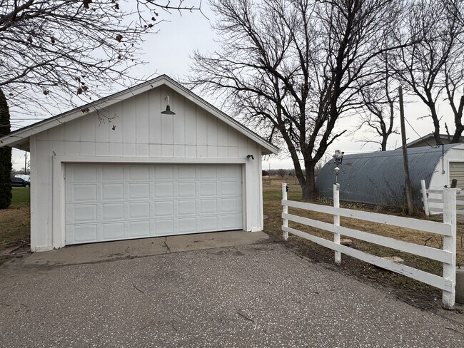 Building Photo - 75192 County Rd 433