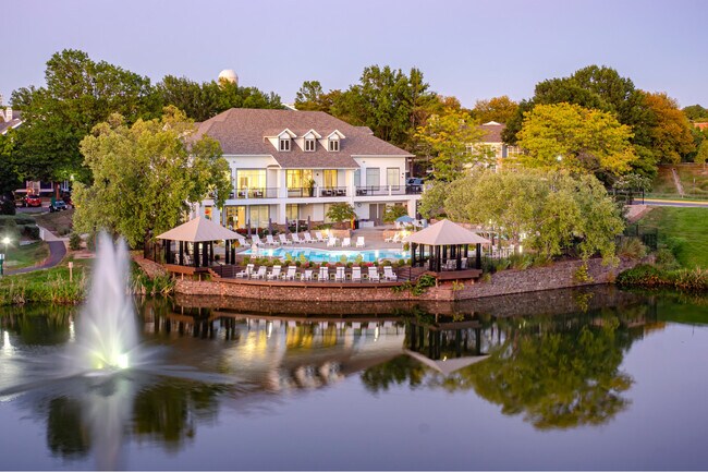 Foto del edificio - Lakeside Apartments