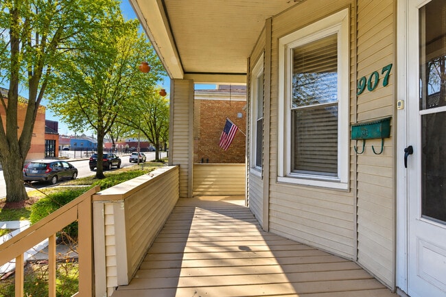 Building Photo - 907 Ferdinand Ave