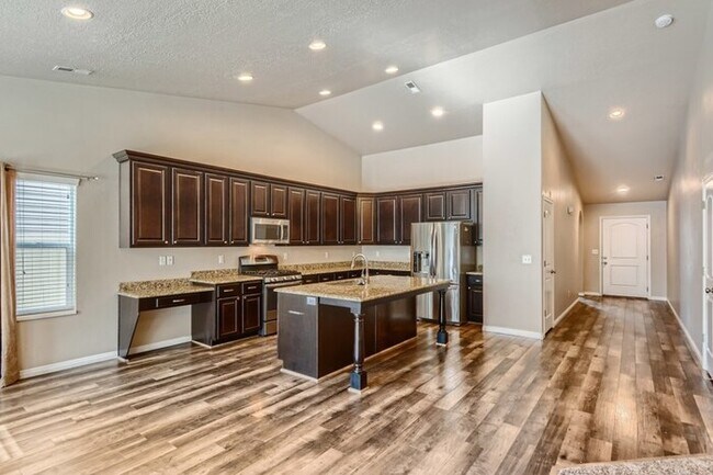 Building Photo - 943 North Redbridge Dr, North Salt Lake, U...