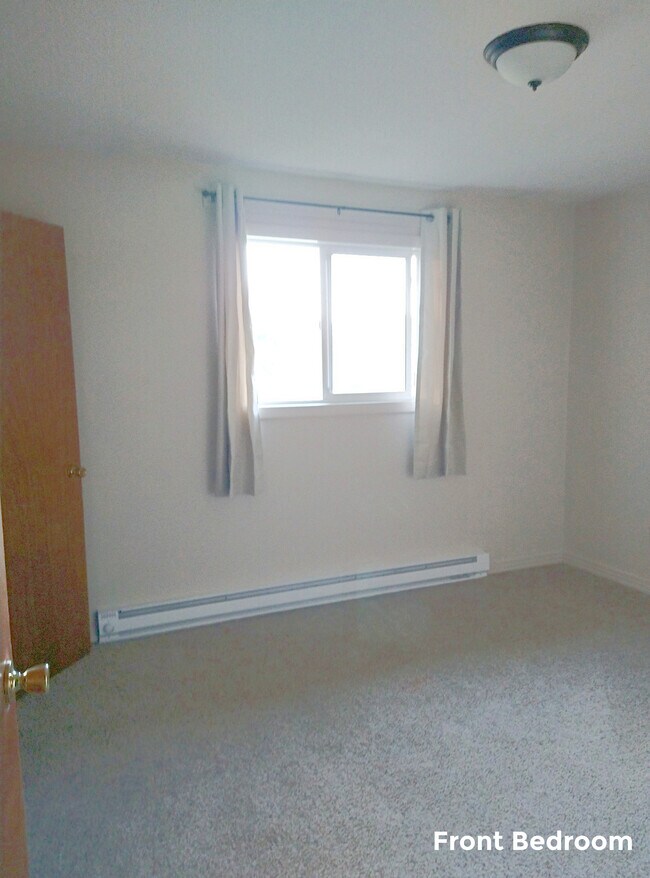 Dormitorio delantero - 2282 Johnstone Rd
