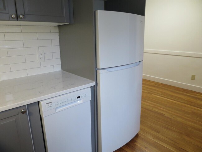 Foto del edificio - 32 College Ave