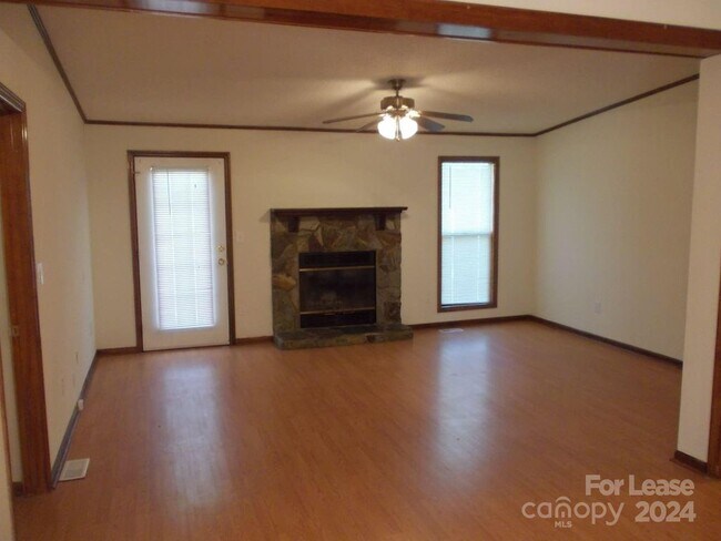 Building Photo - 3923 Courtland Dr