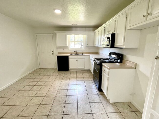 Building Photo - 2 BED / 1 Bath Apartment in Truman.  READY...