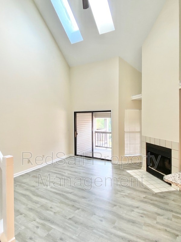 Building Photo - 740 Brookside Dr