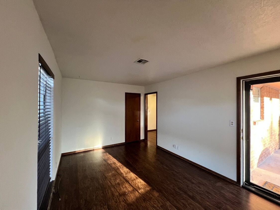 Primary Photo - Cozy home in Norman + 2 bedrooms