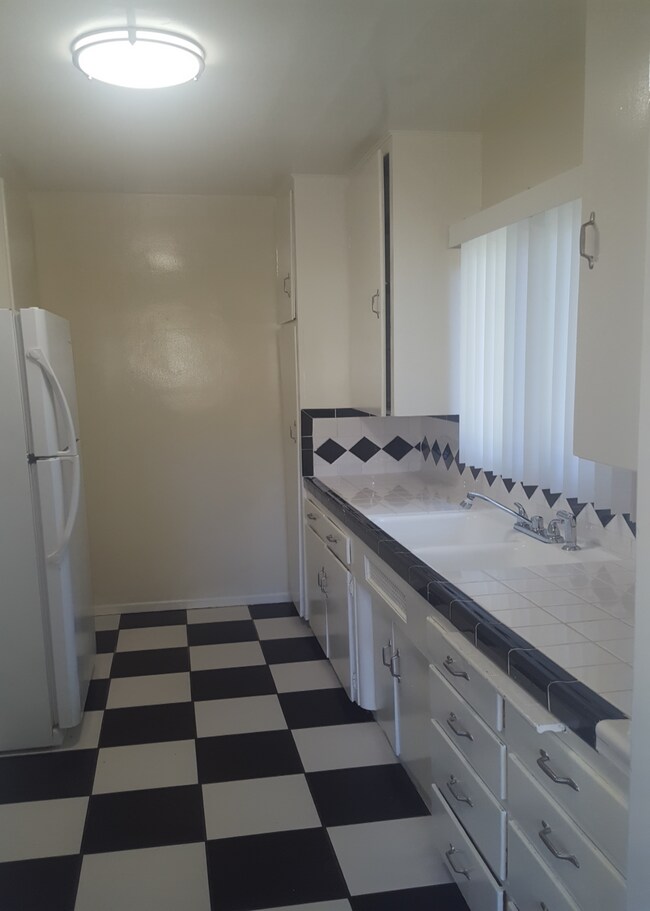 Foto del edificio - 1107 N Los Robles Ave