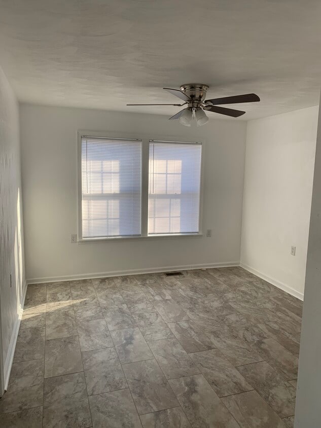 Dining room - 210 Wilson St