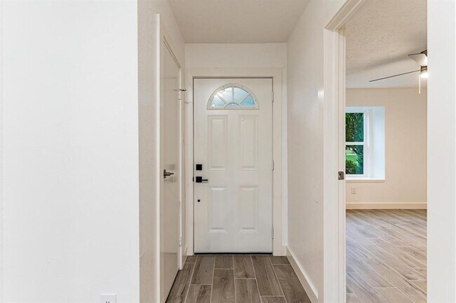 Foto del edificio - 1507 Lazy Spring Dr