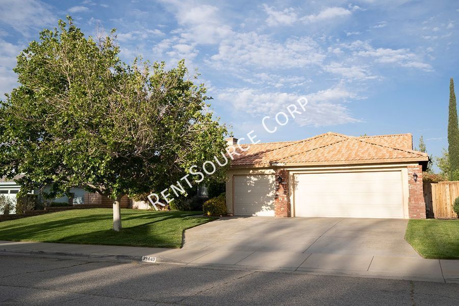 Primary Photo - 3 Bedrooms/2 Bathrooms Single Story Home f...