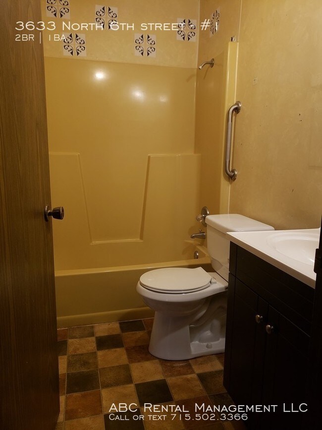 Building Photo - 2 Bedroom 1 bathroom