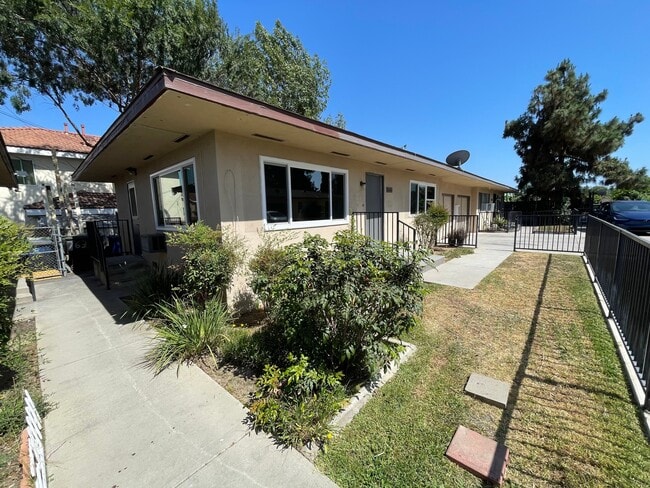 Building Photo - 7636 Garvalia Ave