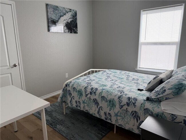 Foto del edificio - 1109 W Nelson Ave