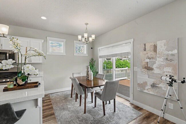 Foto del edificio - 1303 E Weyburn Ln