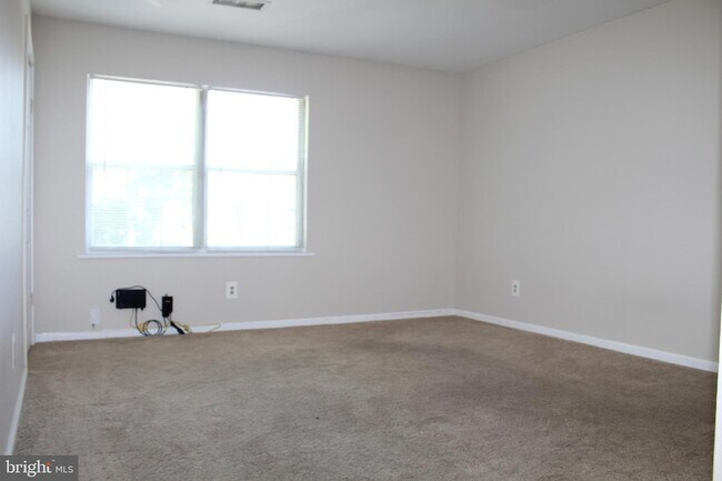 Foto del edificio - 426 Harmon Rd