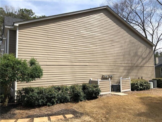 Building Photo - 58 Arbor End