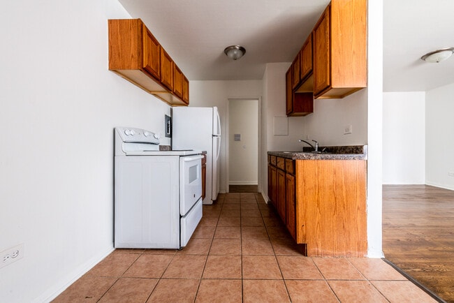 Building Photo - 8352 S Ellis Ave