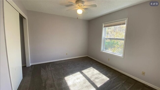 Building Photo - 102 Deer Ln