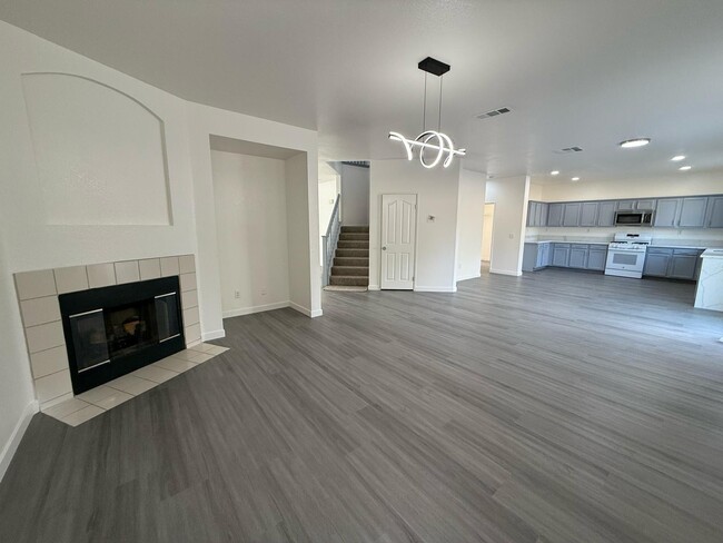 Building Photo - 45120 Palm Ln