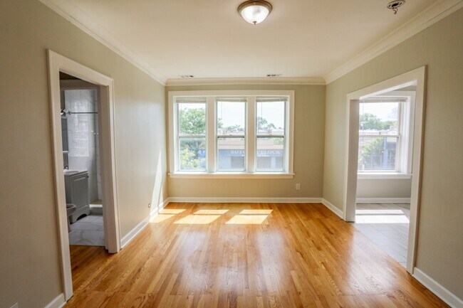 Foto del edificio - 3022 N Cicero Ave
