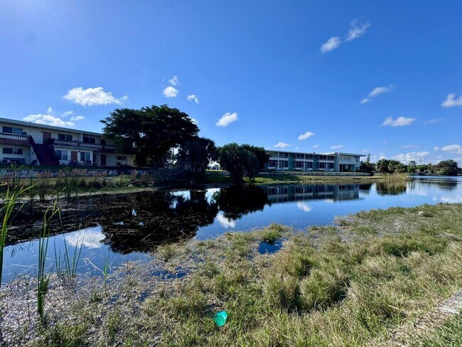 Foto del edificio - 1251 W River Dr
