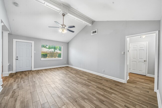 Foto del edificio - 9666 Windswept Ln