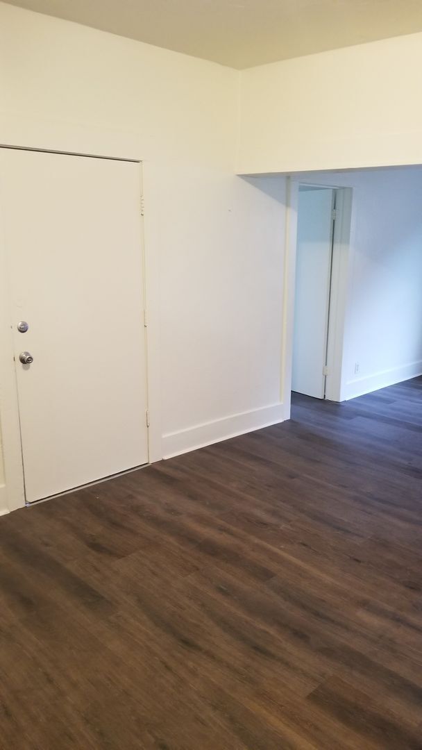 Building Photo - Call Today!