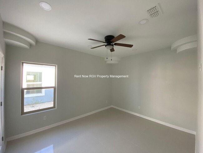 Building Photo - 212 W St Helena Ave