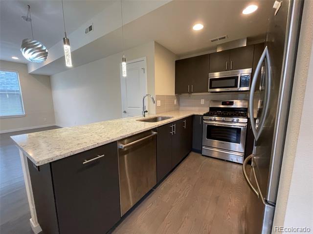 Building Photo - 1883 Vine St