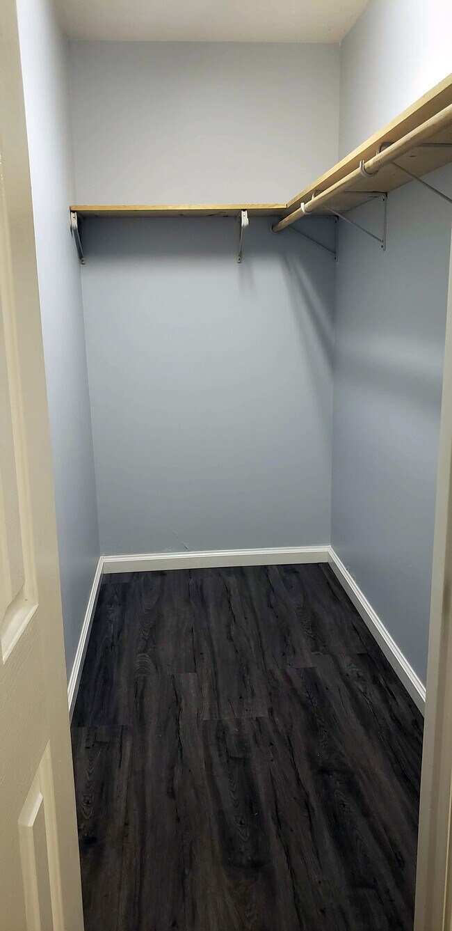 Vestidor - 1360 Shipley church rd