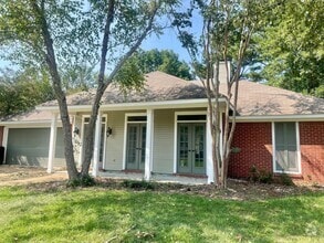 Building Photo - 208 Chestnut Dr