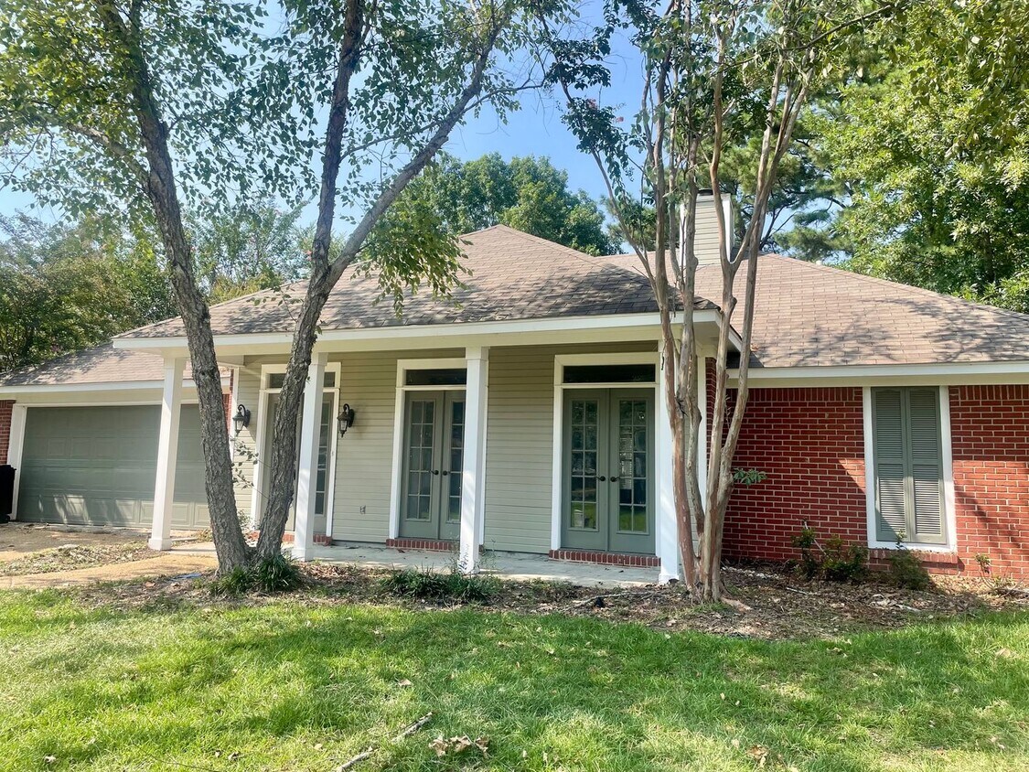Foto principal - 3/2 Available for Rent in Oak Grove Subdiv...